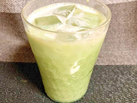 夏のティータイムに♪ アイス豆乳抹茶ラテ